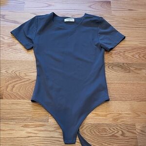 Babaton Short Sleeve Bodysuit in Slate Gray